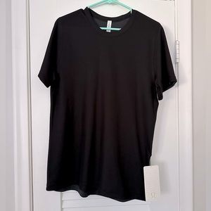 NWT Lululemon Men’s Concurrent SS Reversible Shirt Size Medium Black/Dark Gray.